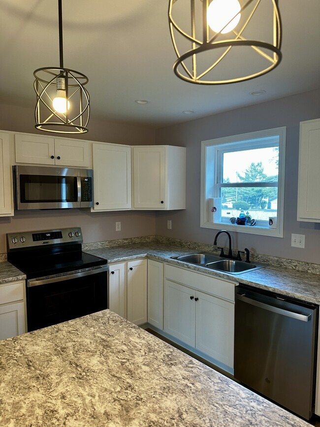 Building Photo - 46 Firefly Ln