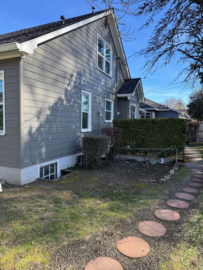 Building Photo - 1143 NW 31st St