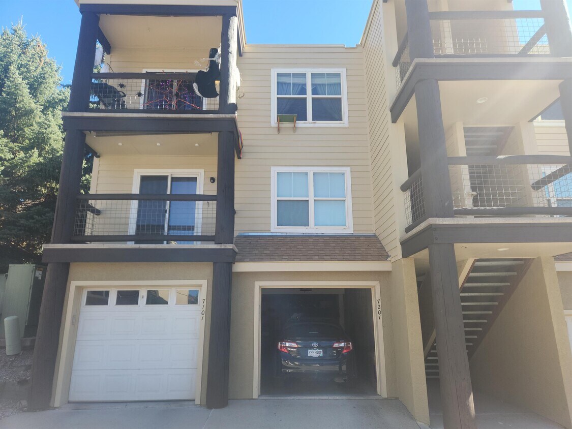 Primary Photo - 7101 Sunset Ridge Ct