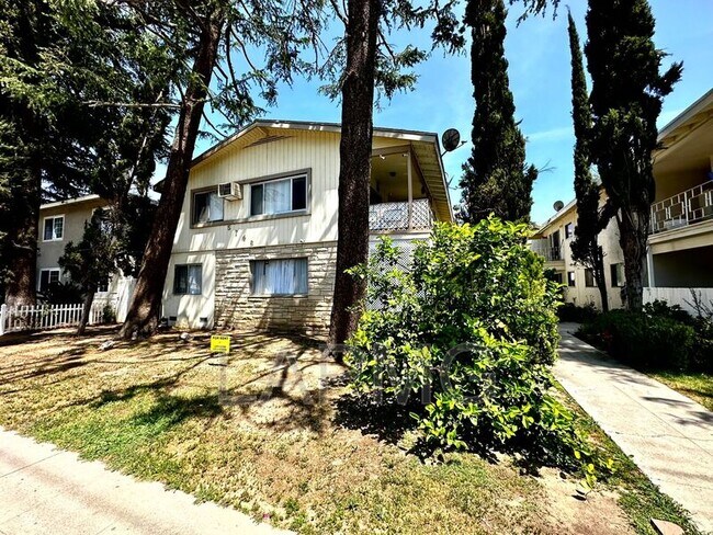 Foto del edificio - 5748 Hazeltine Ave