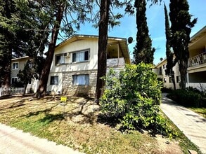 Building Photo - 5748 Hazeltine Ave