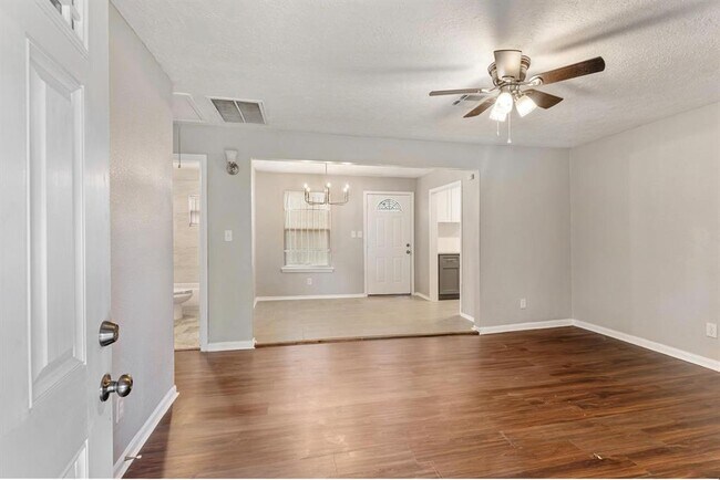 Foto del edificio - 6828 Sherwood Dr