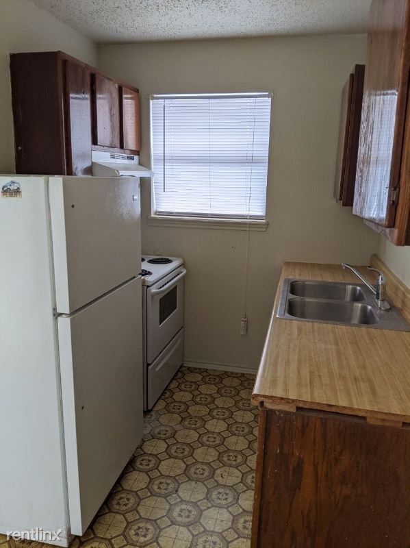 Building Photo - 3 br, 1.5 bath Apartment - 511  Reagan Rd