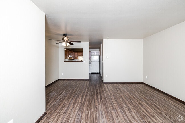 Living Room/Dining Room - Willow Glen Apartments
