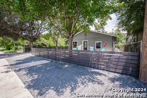 Building Photo - 555 Hansford St