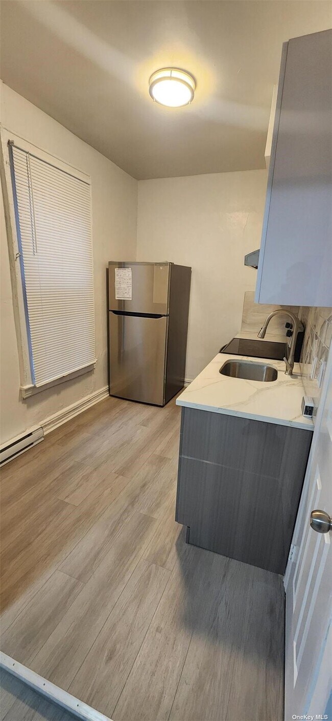 Foto del edificio - 1242 Nostrand Ave