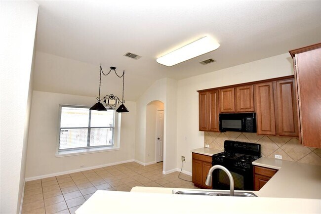 Building Photo - 4110 Meadow Bluff Way