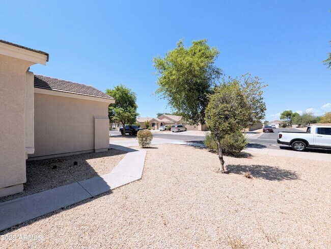 Foto del edificio - 13959 W Country Gables Dr