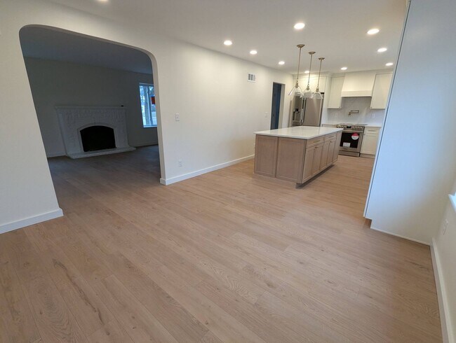 Foto del edificio - High end, 2-bedroom 2-bathroom single family home in Webster Groves!