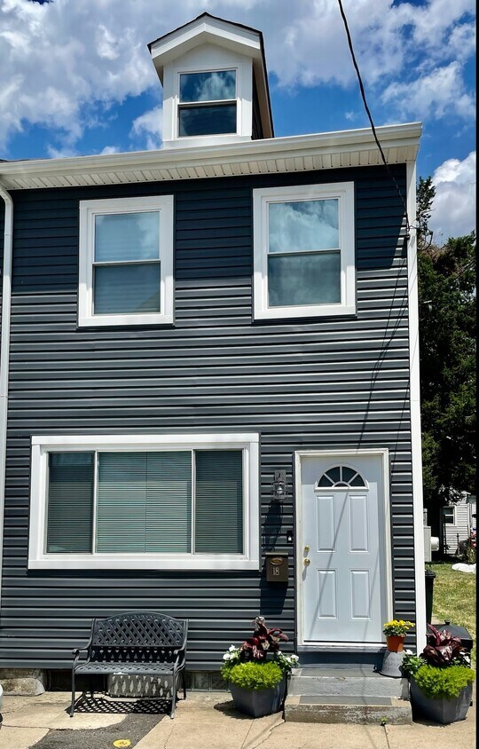 18 3rd St, Sharpsburg, PA 15215 House for Rent in Sharpsburg, PA