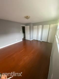 Building Photo - 3 br, 1.5 bath Townhome - 8216 S Dobson Ave