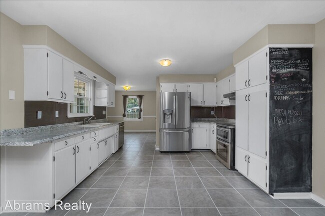 Building Photo - 3 br, 2 bath House - 8044 Camellia Rd