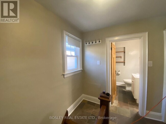 Building Photo - 33 Lorindale Ave