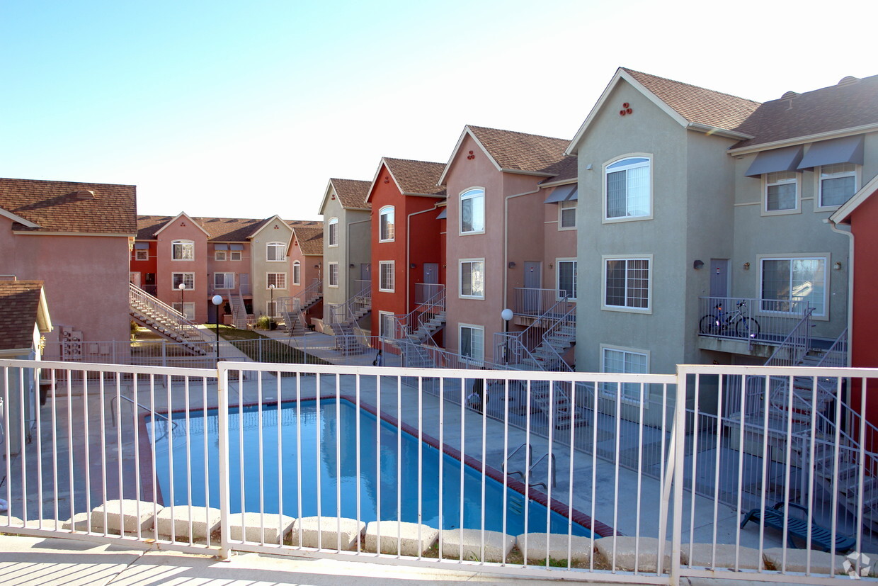 Apartamentos en la esquina de Lincoln - Lincoln Corner Apartments