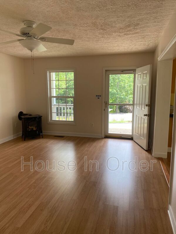 Foto del edificio - 47 Deer Meadows Dr