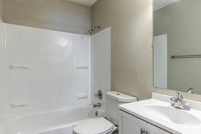 1BR, 1BA - 670SF - Greenway Apartments