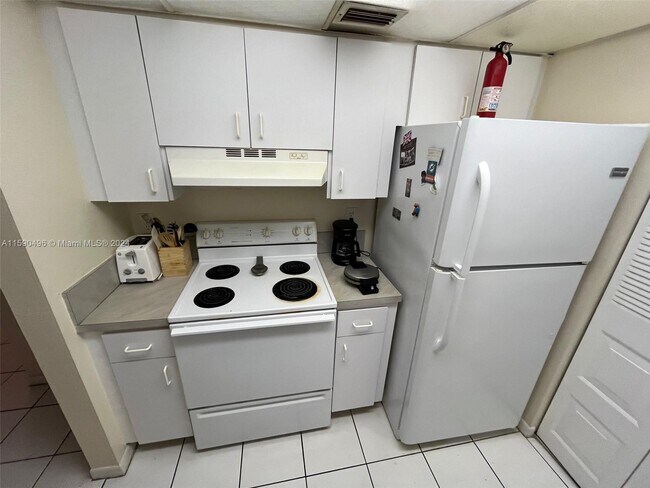 Building Photo - 500 NE 2nd St