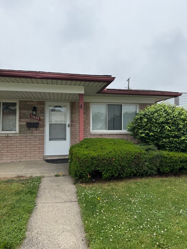 Foto principal - 17839 Marquette St