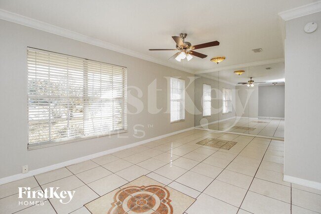 Foto del edificio - 372 Fairgreen Pl