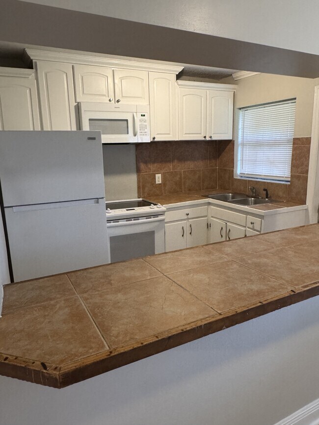 Foto del edificio - 2802 Southwood Dr