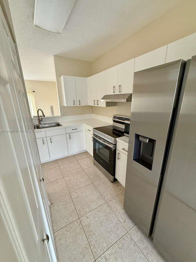 Foto del edificio - 16111 Emerald Cove Rd