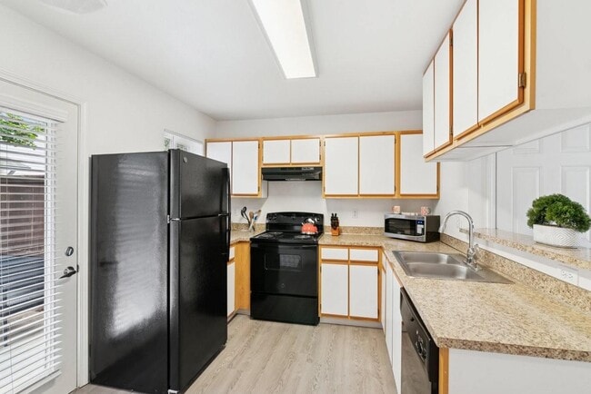 Building Photo - Jenna Village Apartments