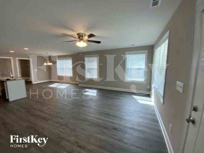 Building Photo - 131 Fir Dr