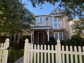 Building Photo - 993 S Central Pkwy