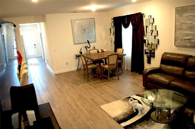 Foto del edificio - 4524 Catalina Wy