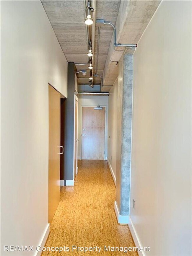 Building Photo - 1 br, 1 bath House - 309 E 5th Street, #404