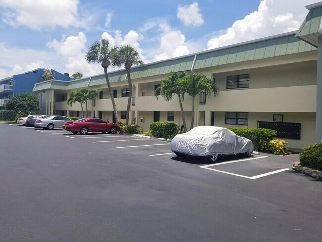 Foto del edificio - 12000 Capri Cir S