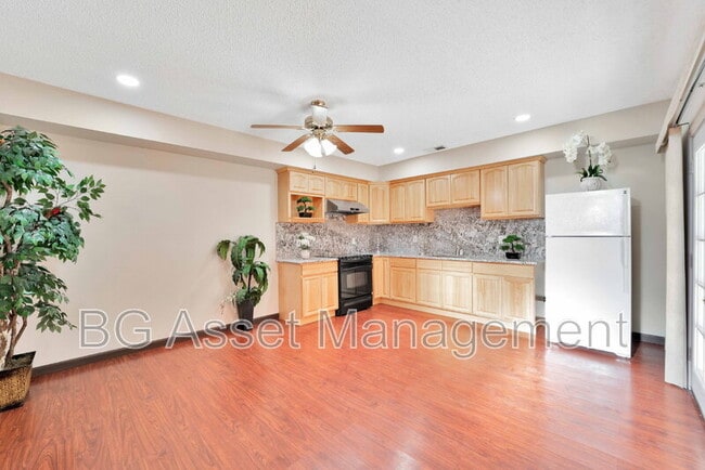 Building Photo - 828 Tradewind Ln