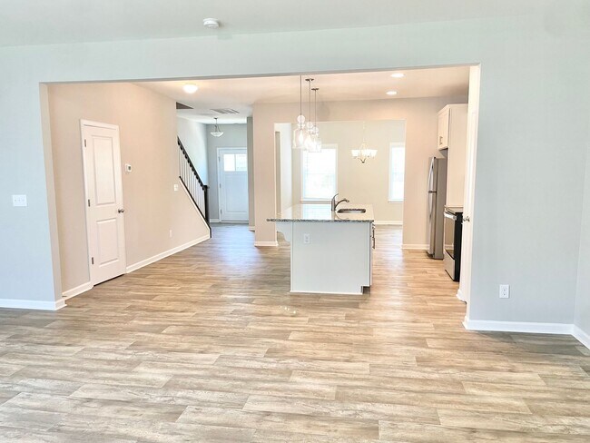 Building Photo - Location!! BEAUTIFUL 3 Bedroom 2.5BTH Town...