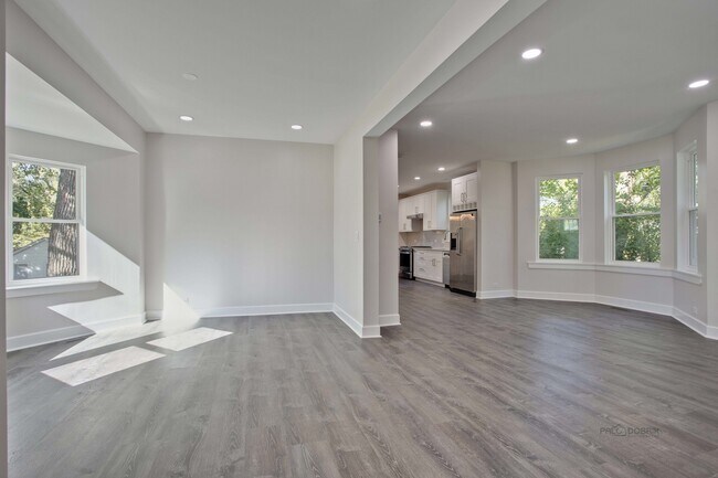Foto del edificio - 3100 Old Glenview Rd