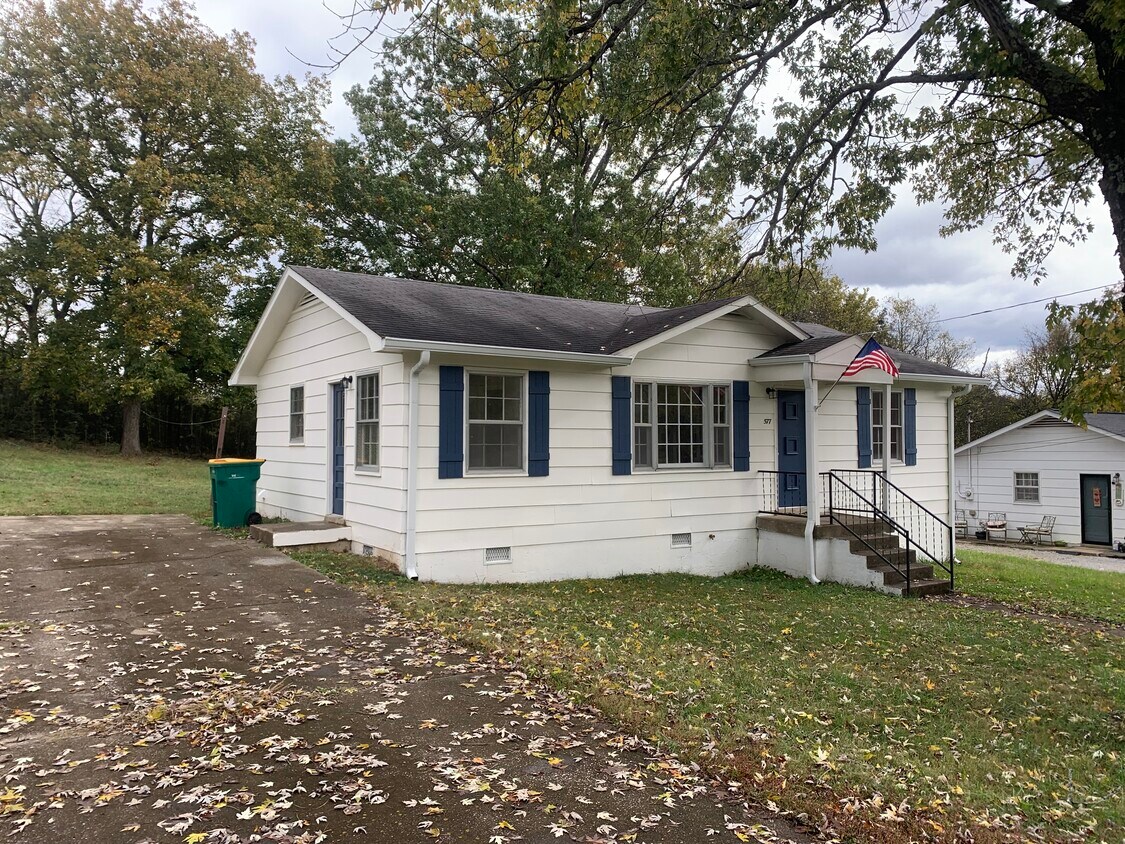 Foto principal - 577 Douglas Ave