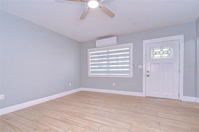 Foto del edificio - 5737 Shore Blvd S