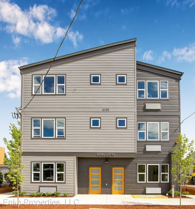 Building Photo - 6105 SE Cora St