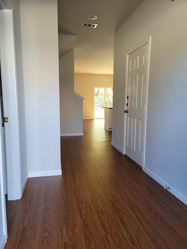 Building Photo - 751 Pipeline Ct