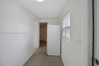 Building Photo - 1160 W 26th St