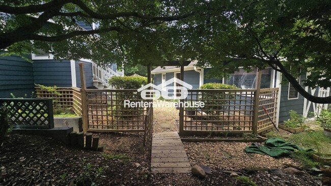 Foto del edificio - 165 Oak Hill Cir