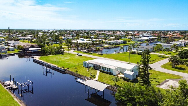 Building Photo - Punta Gorda Waterfront Getaway! Annual or ...