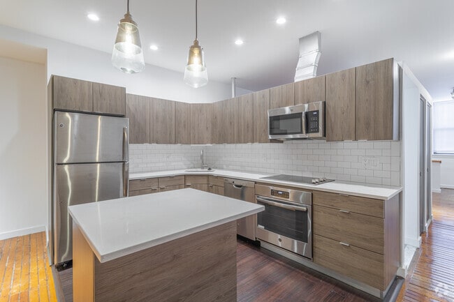 Renovated - 1 BR 1 BA - Kitchen - Mariner's Court