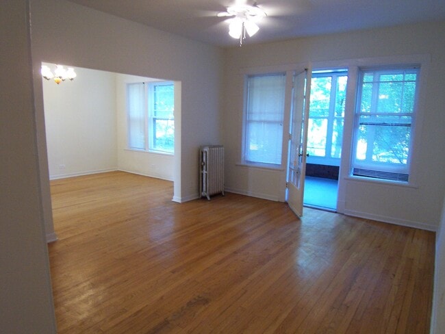 Building Photo - 4702 N Sacramento Ave