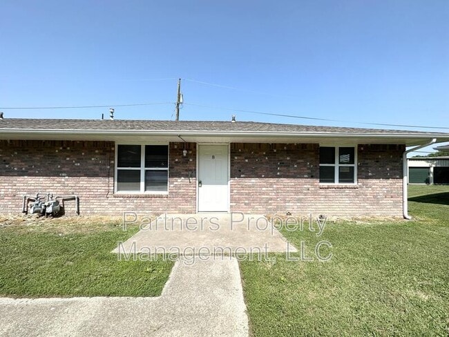 Building Photo - 107 N Pine Ave