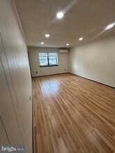 Building Photo - 400 Main St