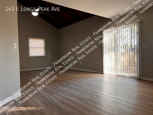 Foto del edificio - 143 E Longs Peak Ave