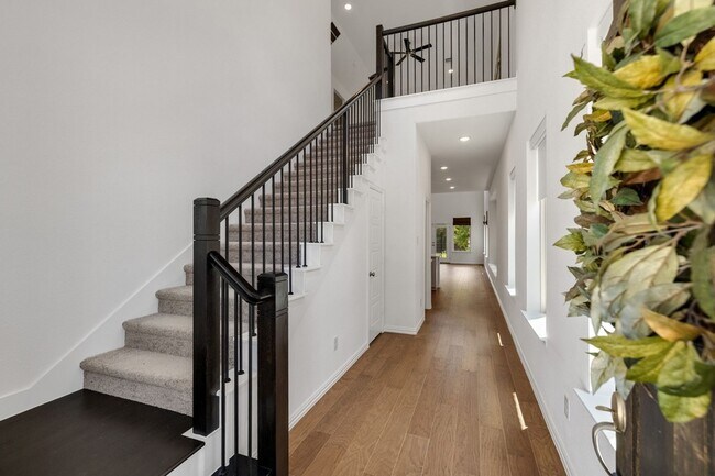 Foto del edificio - 3100 Greenbriar Dr
