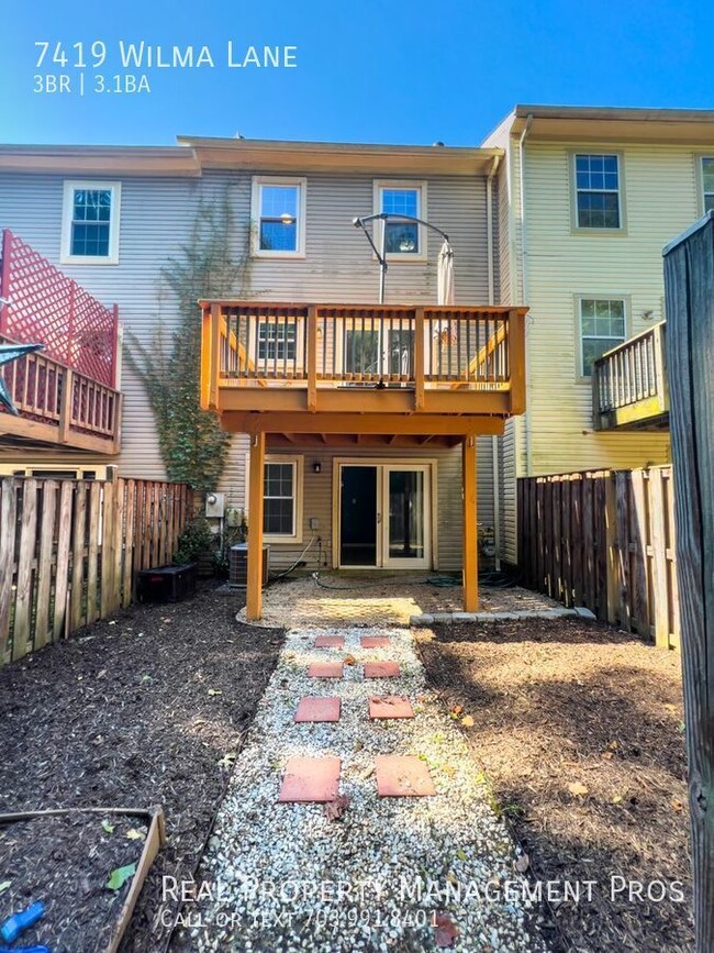 Building Photo - Updated Sunny Three Level Townhome!!!