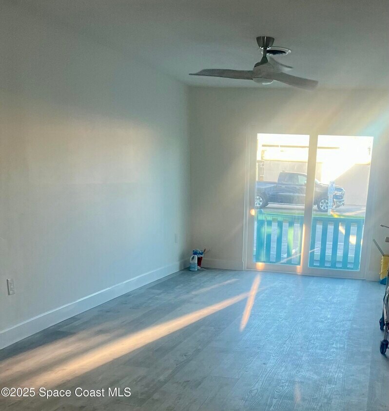 Foto del edificio - 351 Taylor Ave