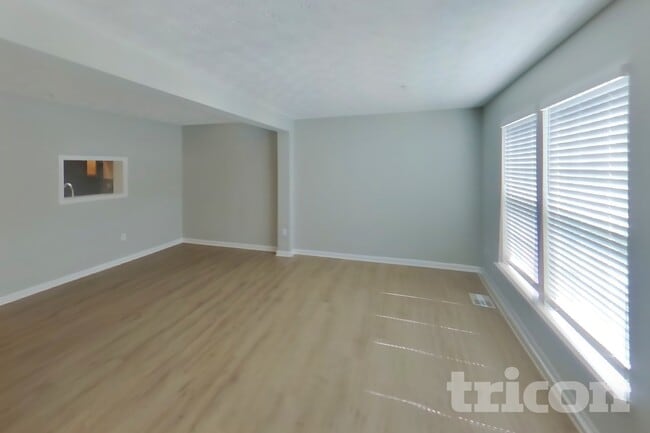 Building Photo - 9845 Bayline Cir